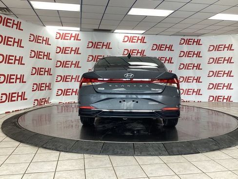Used 2023 Hyundai Elantra Limited FWD image 6
