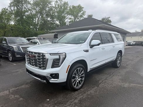 Used 2026 GMC Yukon XL Denali w/ Sun & Power Step Package AWD/4WD image 3