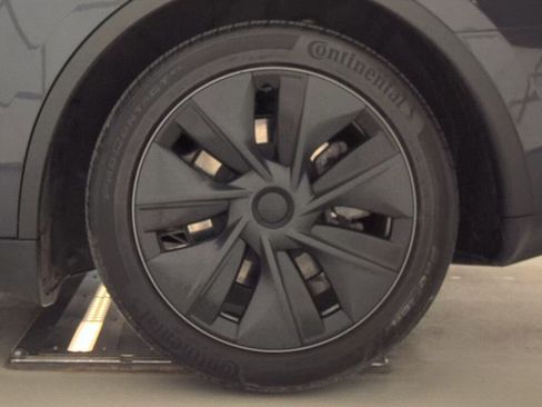 Used 2024 Tesla Model Y Long Range RWD image 20