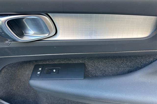 Certified 2025 Volvo XC40 B5 Core AWD/4WD image 19