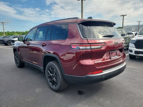 New 2026 Jeep Grand Cherokee L 2WD image 8