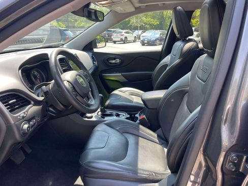 Used 2022 Jeep Cherokee Limited w/ Mopar Interior Package AWD/4WD image 15