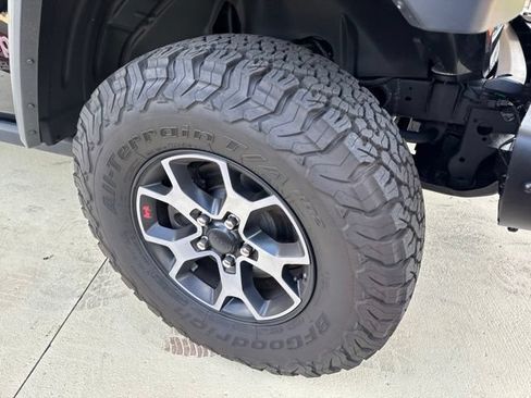 Used 2019 Jeep Wrangler Unlimited Rubicon w/ Dual Top Group AWD/4WD image 36