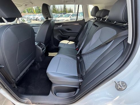Used 2026 Volkswagen Tiguan SE FWD image 28