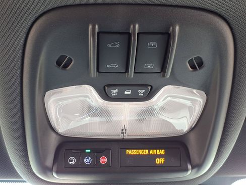 Used 2023 Chevrolet TrailBlazer RS w/ Sun and Liftgate Package AWD/4WD image 19
