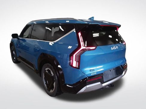 Used 2024 Kia EV9 Land image 27