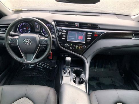 Used 2019 Toyota Camry LE image 13