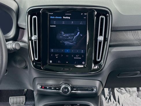 Used 2023 Volvo C40 P8 Recharge Ultimate image 13