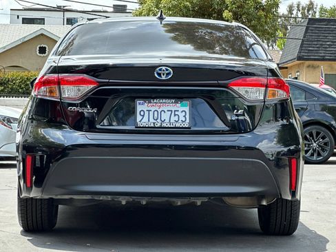 Certified 2025 Toyota Corolla LE FWD image 5