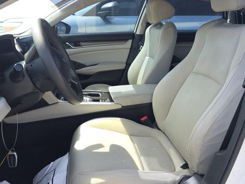 Used 2018 Honda Accord LX image 6