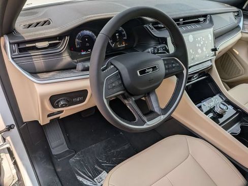 New 2026 Jeep Grand Cherokee Limited AWD/4WD image 11