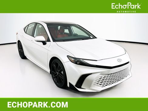 Used 2025 Toyota Camry XSE FWD image 1