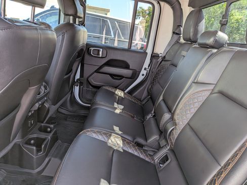 Used 2021 Jeep Gladiator Overland AWD/4WD image 17