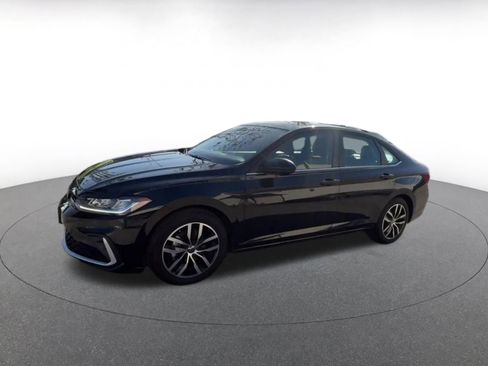 Used 2025 Volkswagen Jetta SE image 8