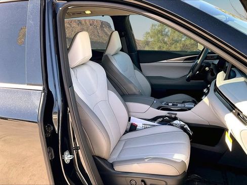 Used 2026 INFINITI QX60 Luxe w/ Cargo Package FWD image 7