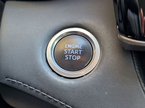 Used 2020 Toyota Highlander L image 31