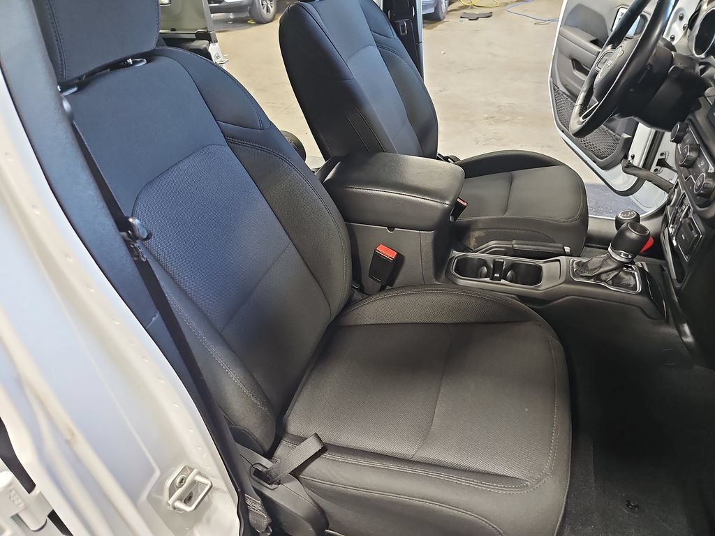 Used 2022 Jeep Wrangler Unlimited Sport AWD/4WD image 10