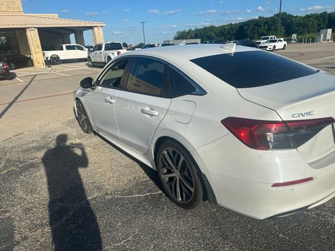 Used 2023 Honda Civic Touring image 3