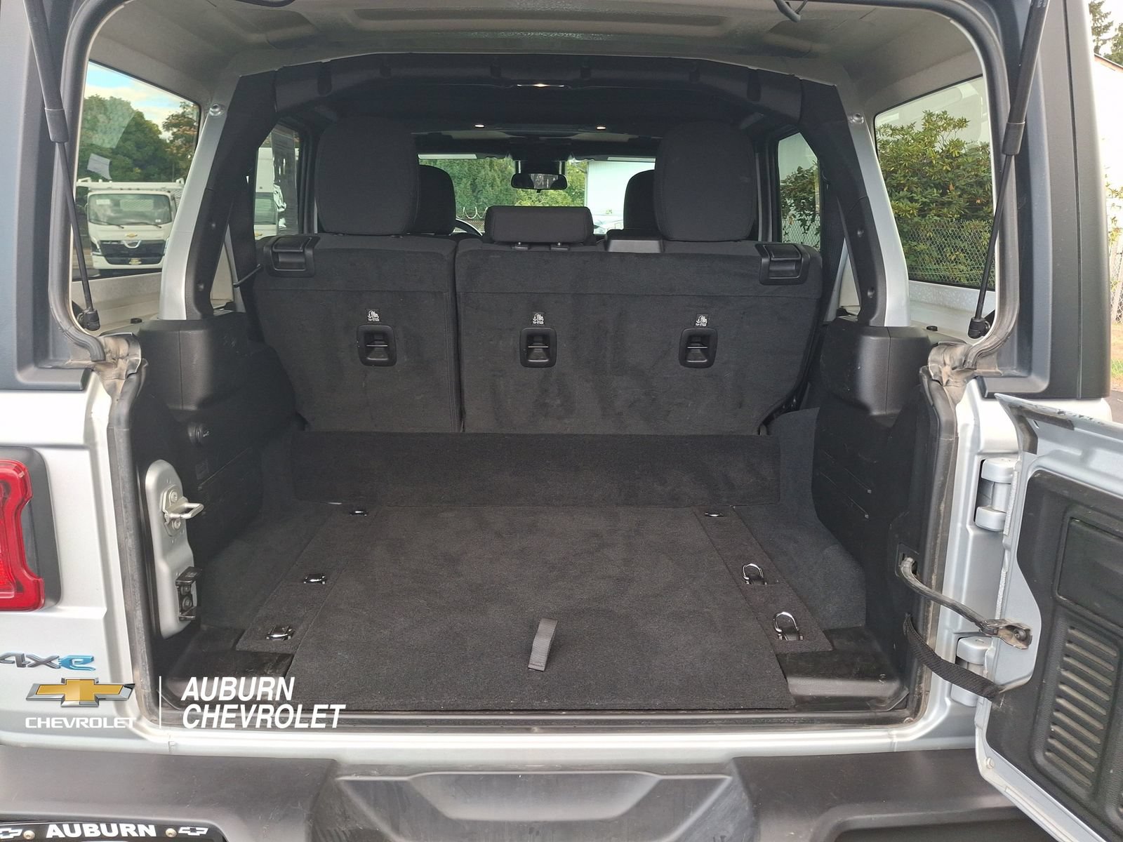 Used 2024 Jeep Wrangler Unlimited Rubicon 4xe AWD/4WD image 19