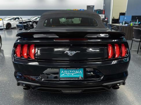 Used 2020 Ford Mustang Premium RWD image 7