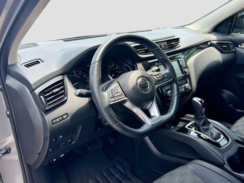 Used 2022 Nissan Rogue Sport SV w/ Technology Package FWD image 22