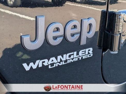 Certified 2019 Jeep Wrangler Unlimited Sahara w/ Quick Order Package 24M Moab AWD/4WD image 9