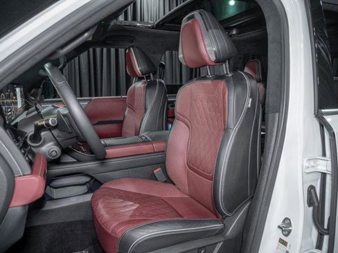 Used 2025 INFINITI QX80 Autograph image 10