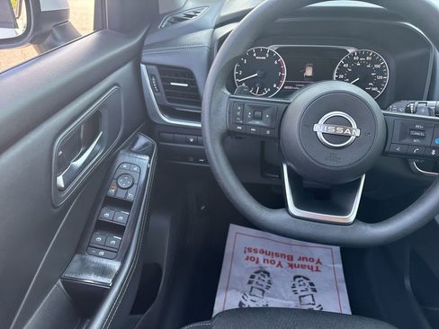 Used 2024 Nissan Rogue SV FWD image 25