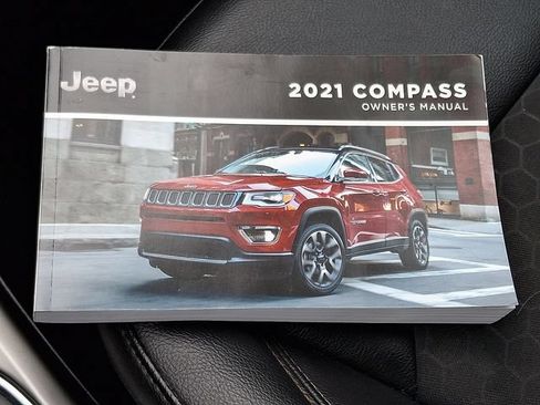 Used 2021 Jeep Compass Latitude w/ Convenience Group AWD/4WD image 26