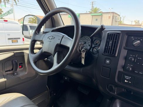 Used 2007 Chevrolet Express 3500 RWD image 23
