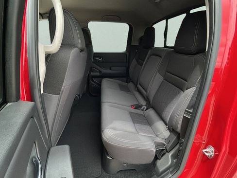 Used 2025 Nissan Frontier SV w/ SV Convenience Package RWD image 15