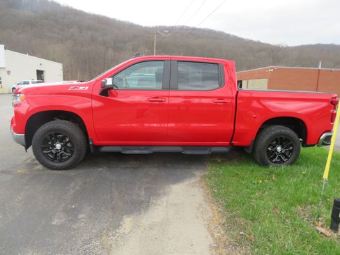 Used 2022 Chevrolet Silverado 1500 LT w/ Z71 Off-Road Package image 18