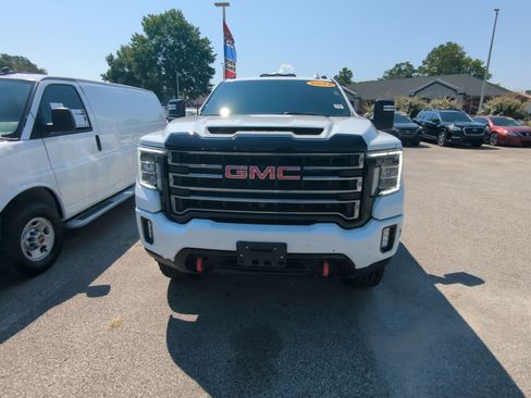 Used 2022 GMC Sierra 2500 AT4 w/ AT4 Preferred Package AWD/4WD image 3