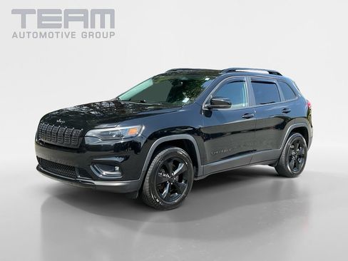 Used 2019 Jeep Cherokee Latitude Plus AWD/4WD image 3