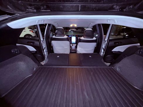 Used 2017 Toyota Prius Prime Premium image 27