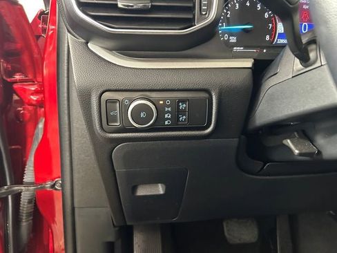 Used 2024 Ford Explorer XLT w/ Equipment Group 202A AWD/4WD image 19