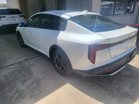 Used 2025 Kia K4 LXS image 11