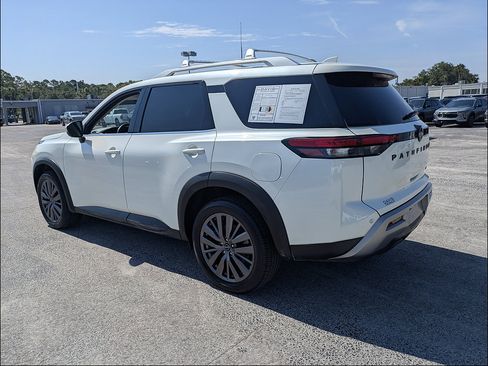 Used 2023 Nissan Pathfinder SL w/ SL Premium Package FWD image 7