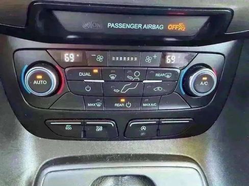 Used 2020 Ford Transit Connect XL image 13