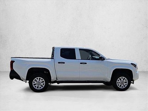 Used 2025 Toyota Tacoma SR image 4