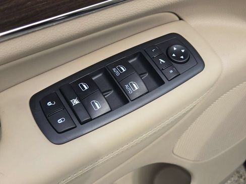 Used 2020 Jeep Grand Cherokee Overland AWD/4WD image 20