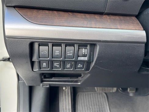 Used 2017 Subaru Outback 2.5i Limited image 18