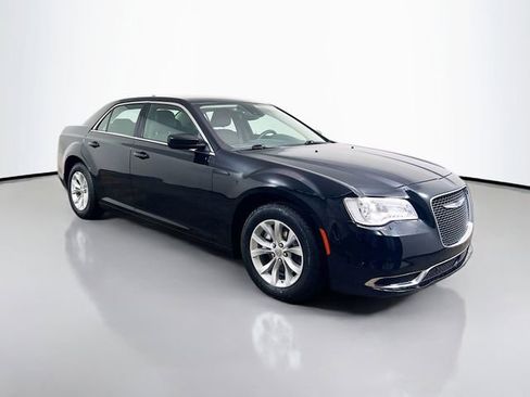 Used 2023 Chrysler 300 Touring w/ Safetytec Plus Group image 24