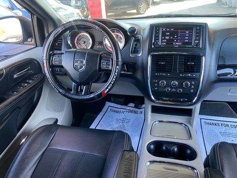 Used 2020 Dodge Grand Caravan SXT image 6