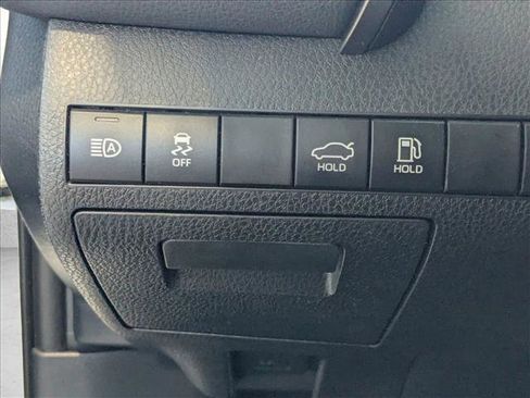 Used 2019 Toyota Camry LE image 10