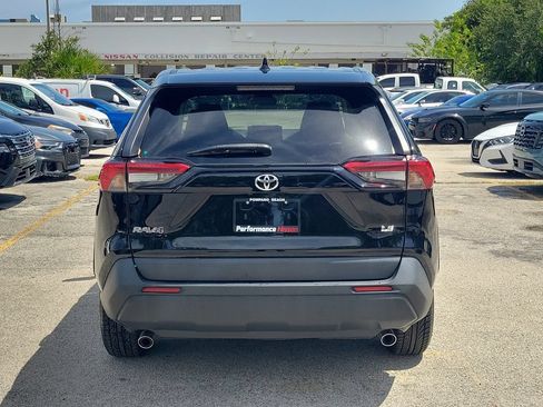 Used 2022 Toyota RAV4 LE FWD image 5