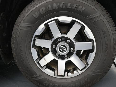 Used 2023 Toyota 4Runner TRD Off-Road Premium w/ Moonroof Package AWD/4WD image 11
