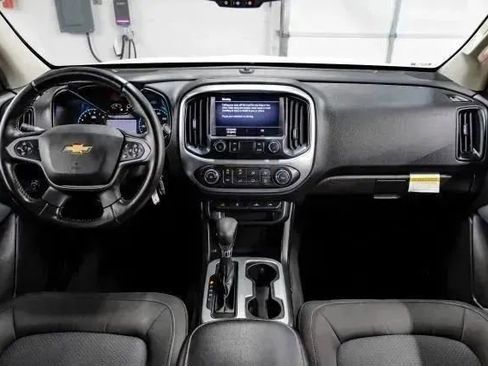 Used 2022 Chevrolet Colorado LT w/ LT Convenience Package image 19