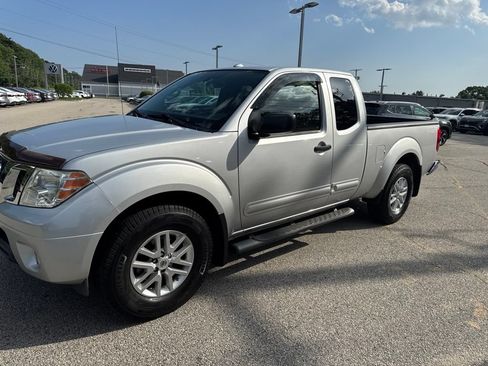 Used 2014 Nissan Frontier SV RWD image 6