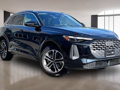 Used 2025 Audi Q5 Premium w/ Convenience Package